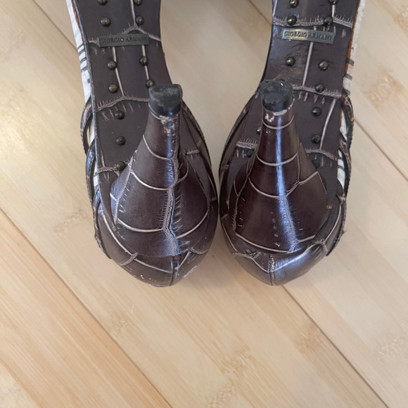 Giorgio Armani cut out leather heels - Picture 7 of 11